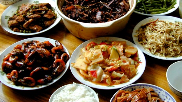 Comida china, platos de cocina tradicional china sobre fondo